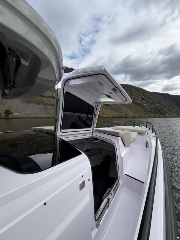 Axopar 37 XC Cross Cabin