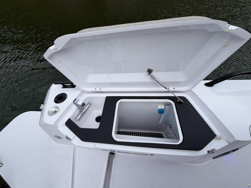 Axopar 37 XC Cross Cabin