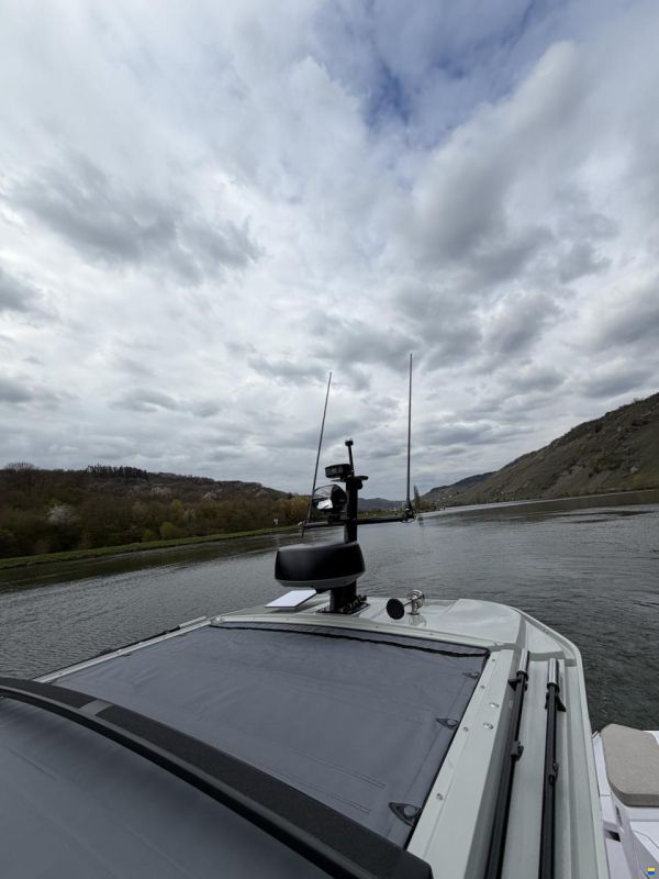 Axopar 37 XC Cross Cabin