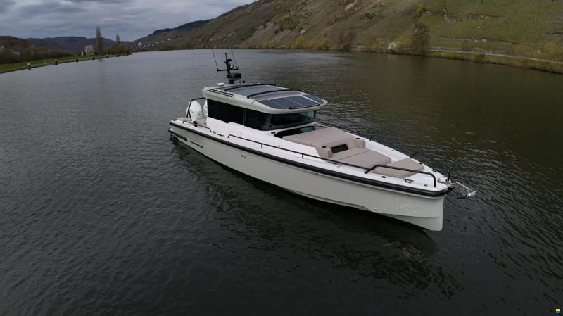 Axopar 37 XC Cross Cabin