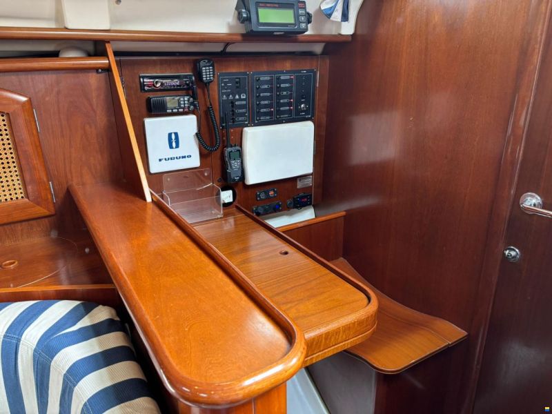 Beneteau Oceanis 381
