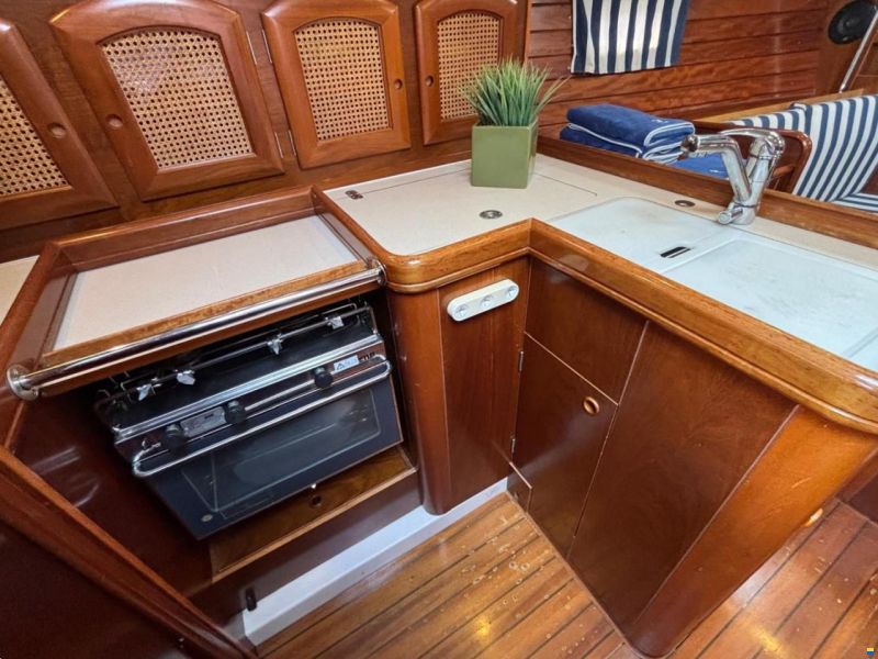 Beneteau Oceanis 381