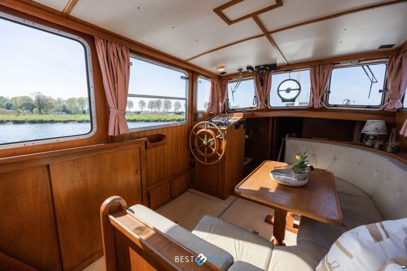Linssen St. Jozef 1050 Salon AK-L