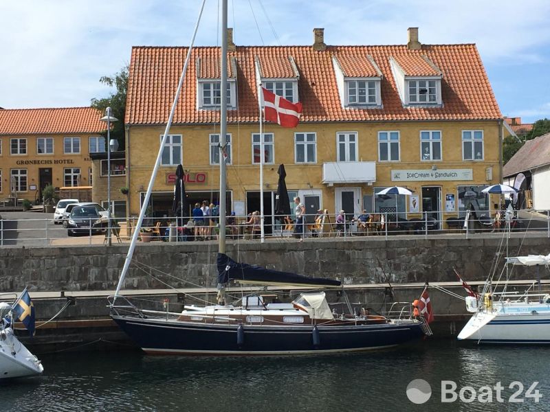 Hallberg-Rassy Mistral 33