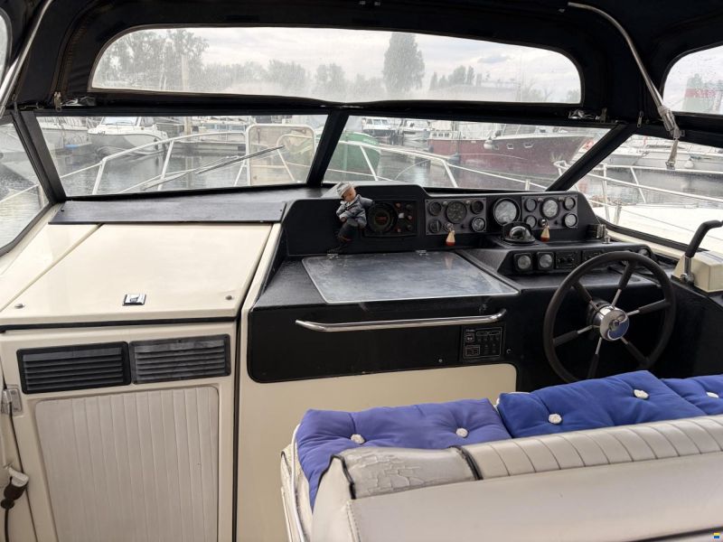 Sealine Confi 28 Family