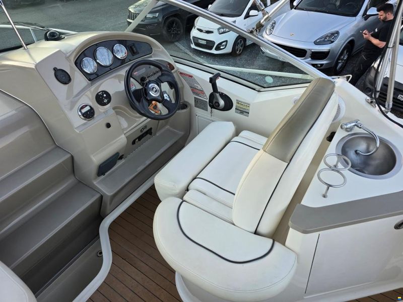 Sea Ray 240 DA Sundancer