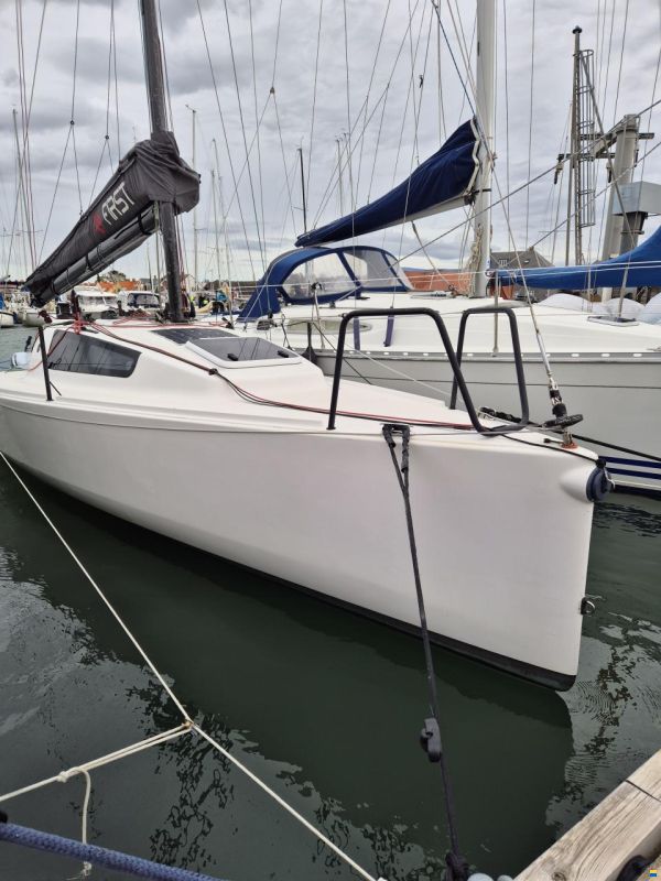 Beneteau First 24 SE