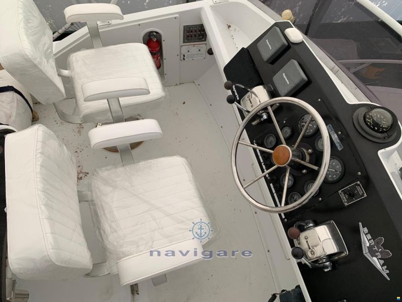 Bertram Yacht 28' SF