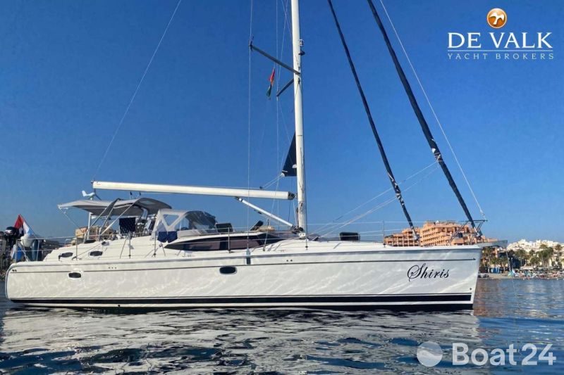 Hunter Marine 50 Center Cockpit