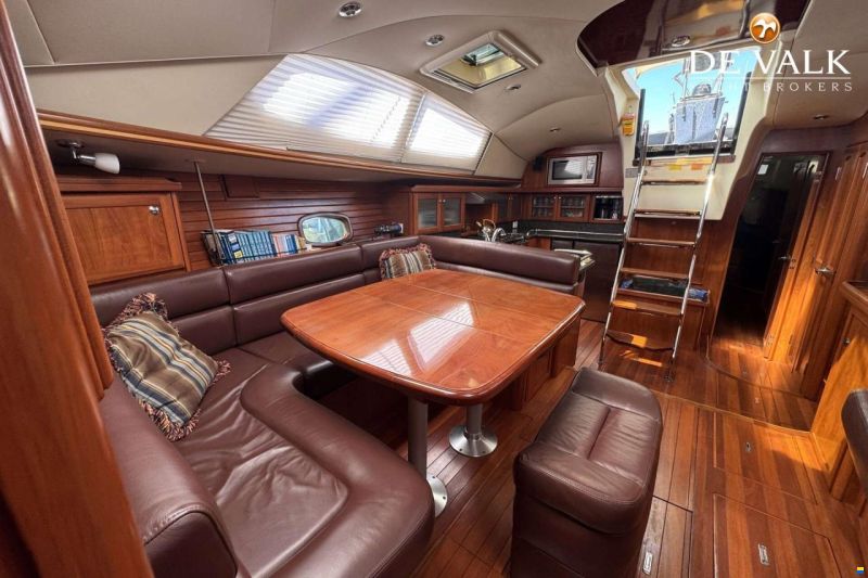 Hunter Marine 50 Center Cockpit