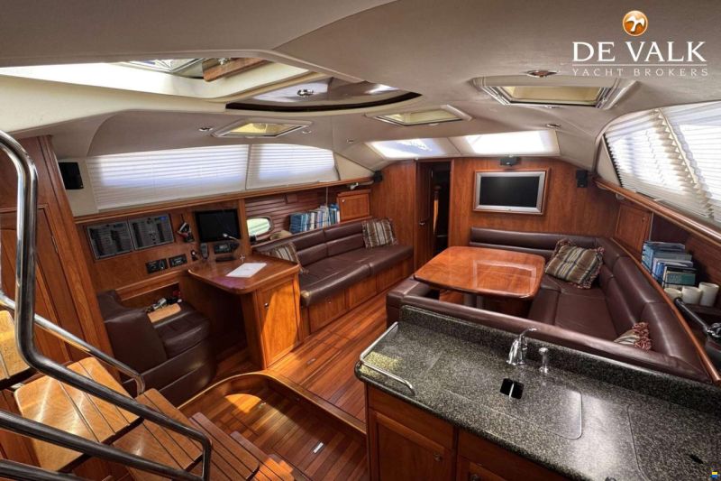 Hunter Marine 50 Center Cockpit