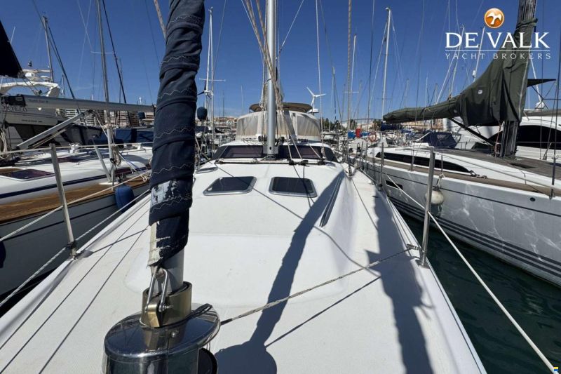 Hunter Marine 50 Center Cockpit