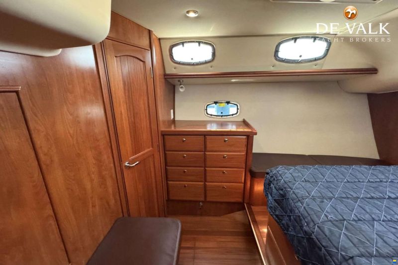 Hunter Marine 50 Center Cockpit