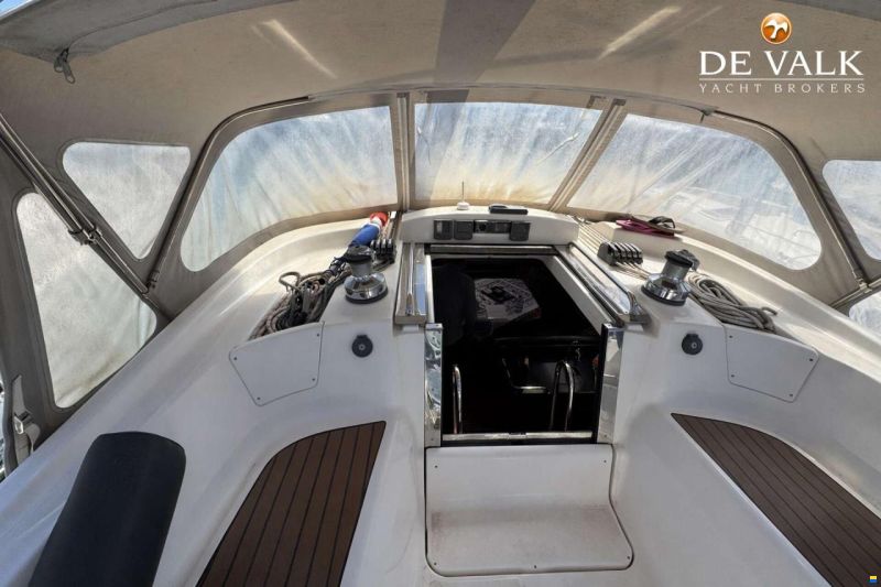 Hunter Marine 50 Center Cockpit