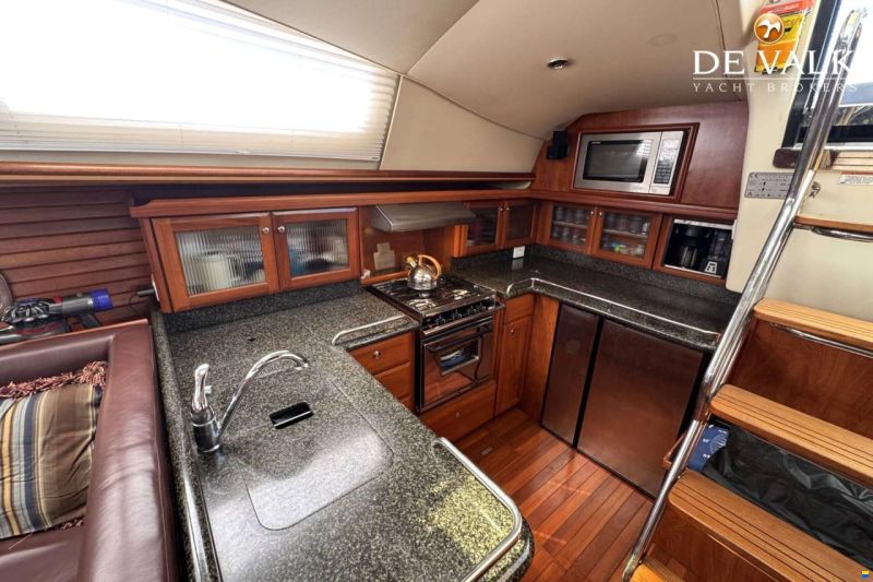 Hunter Marine 50 Center Cockpit