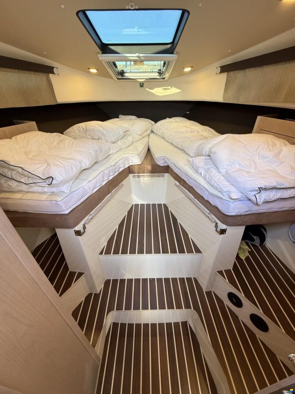 Bella 9000