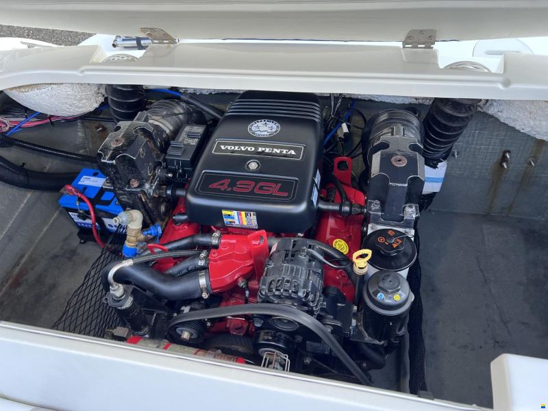 Glastron GT185