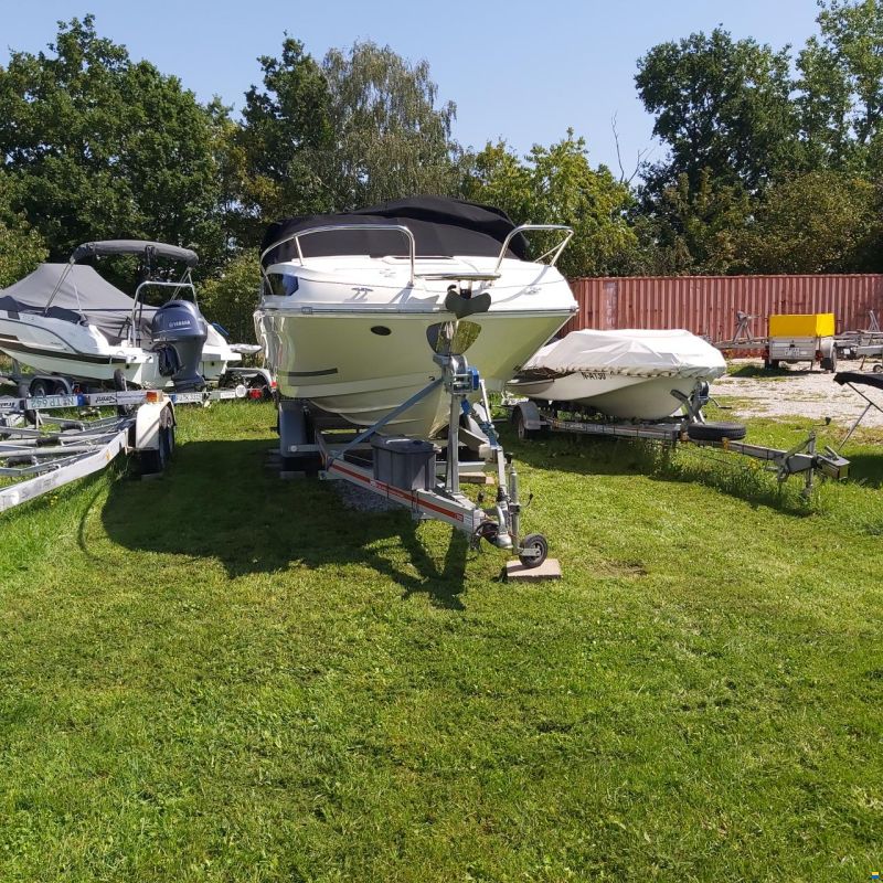 Bayliner VR5 Cuddy