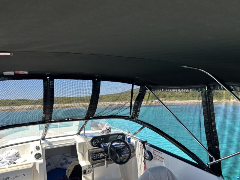 Bayliner VR5 Cuddy
