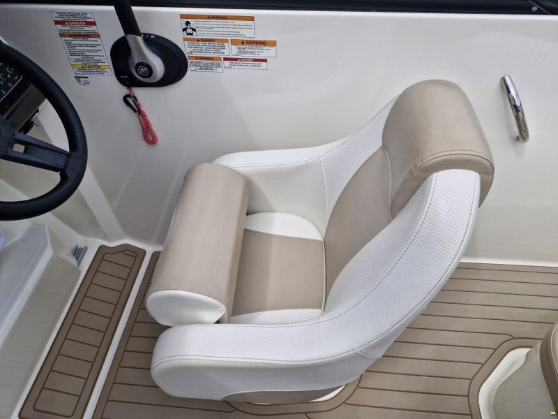 Bayliner VR5 Cuddy