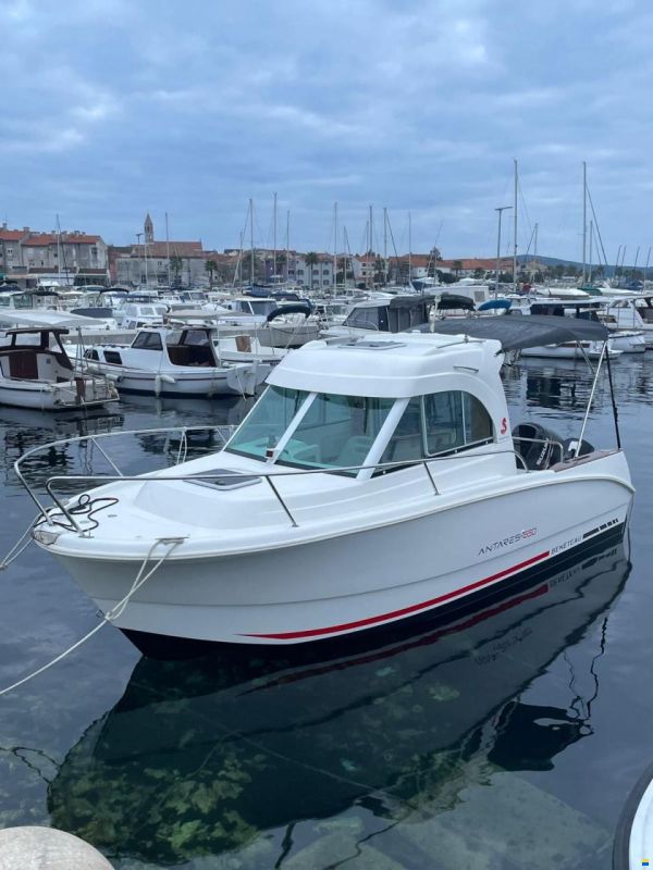 Beneteau Antares 650