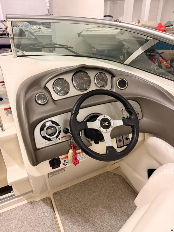 Sea Ray 220 SSE