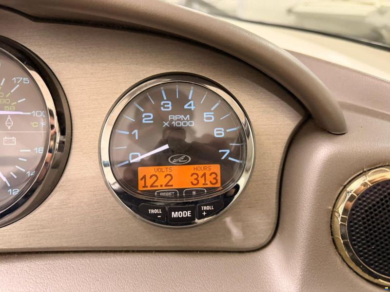 Sea Ray 220 SSE