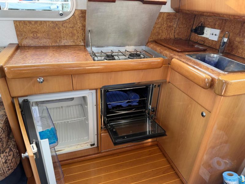 Sealine F330 Statesman