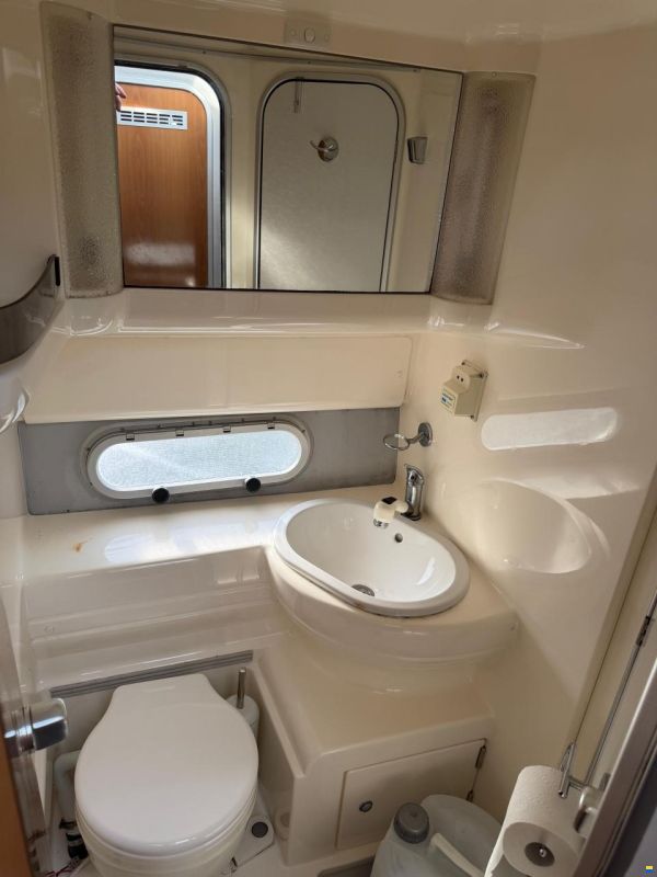 Sealine F330 Statesman