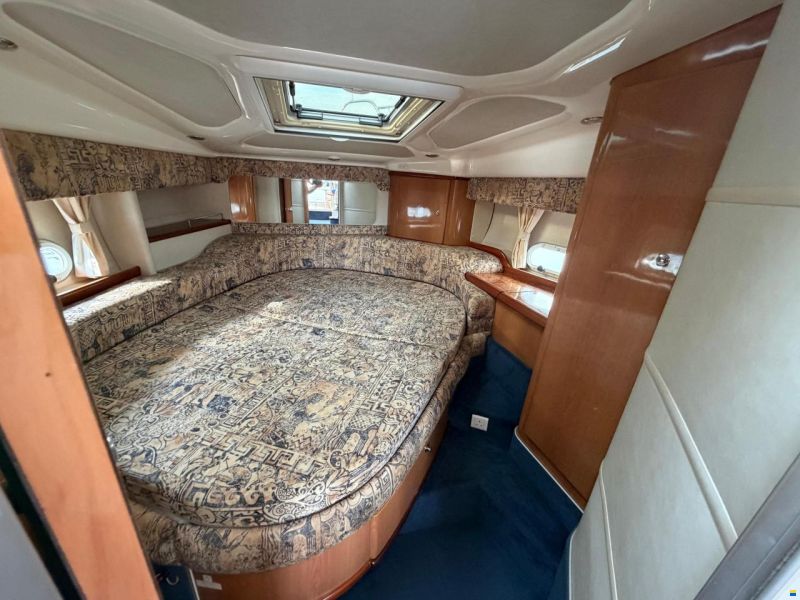 Sealine F330 Statesman