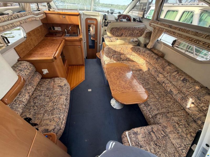 Sealine F330 Statesman