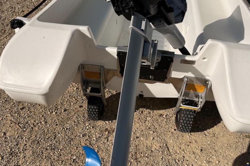 Whaly 270 - Robustes HDPE Boot in Weiss