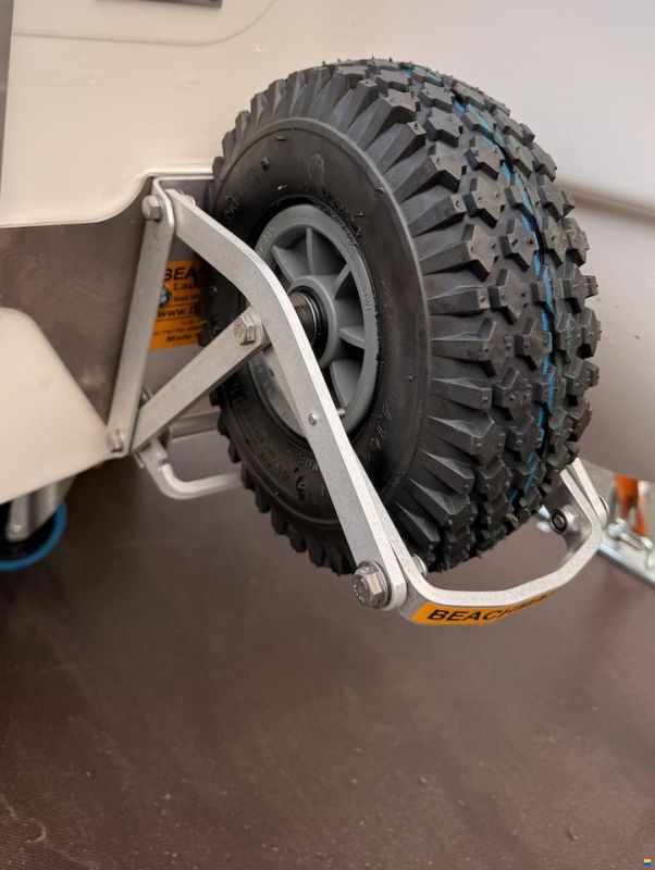 Whaly 270 - Robustes HDPE Boot in Weiss