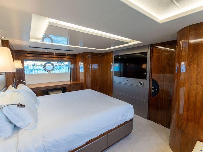 Sunseeker 86 Yacht