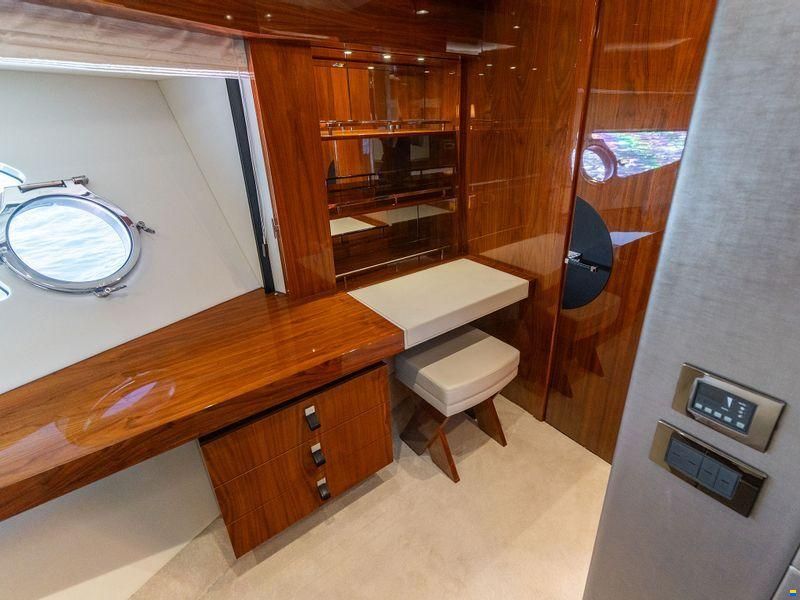 Sunseeker 86 Yacht