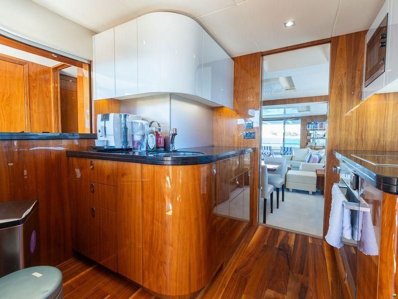 Sunseeker 86 Yacht