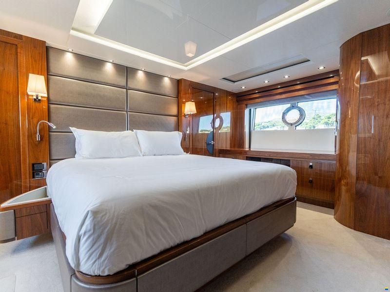 Sunseeker 86 Yacht