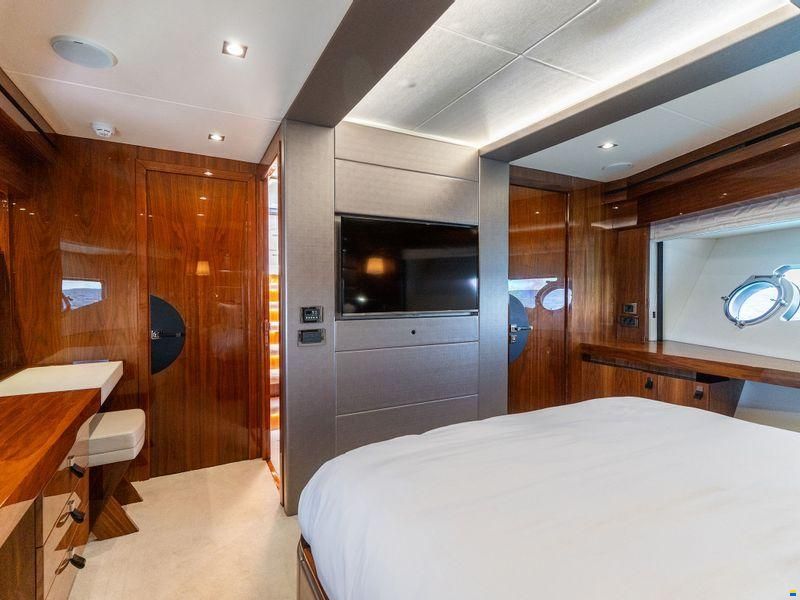 Sunseeker 86 Yacht