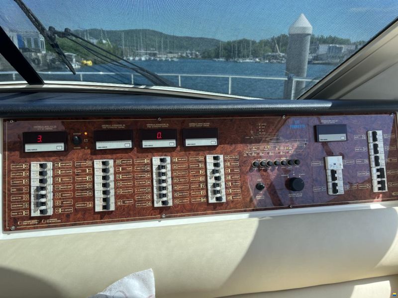 Ferretti 43