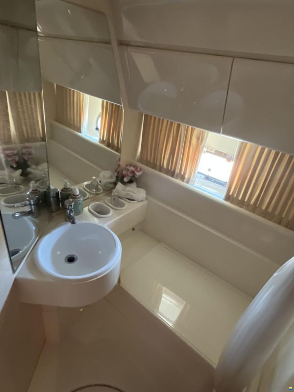 Ferretti 43