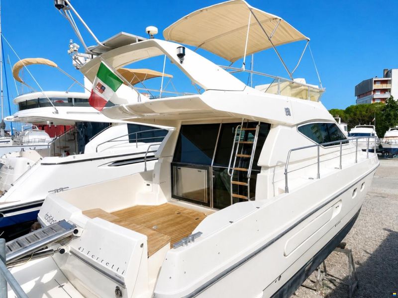 Ferretti 43
