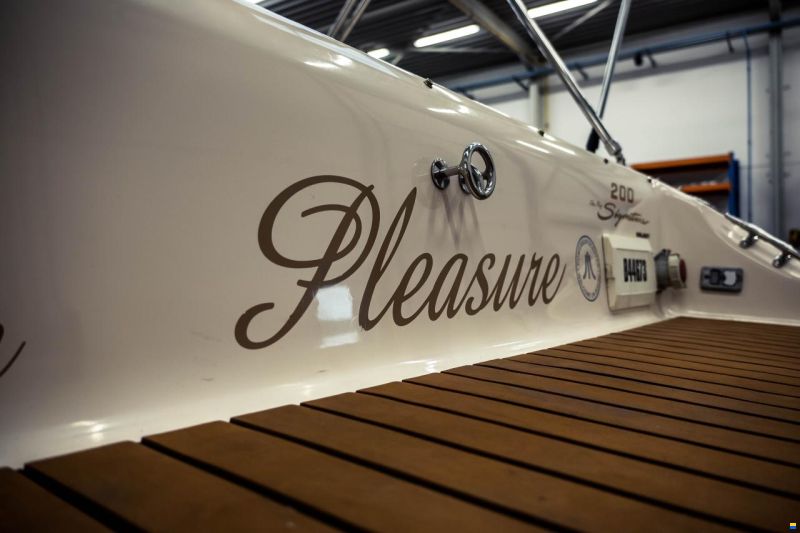 Sea Ray 200 Signature