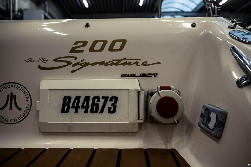 Sea Ray 200 Signature