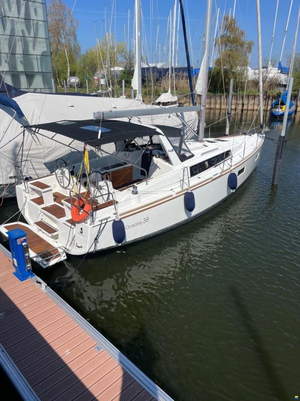 Beneteau Oceanies 38