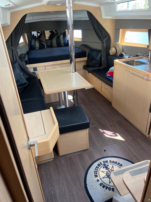 Beneteau Oceanies 38