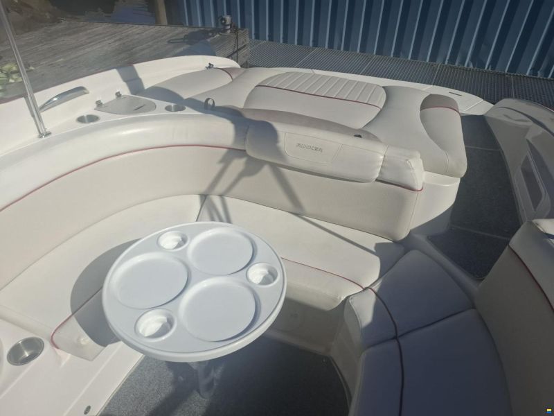 Rinker 246 Captiva Cuddy
