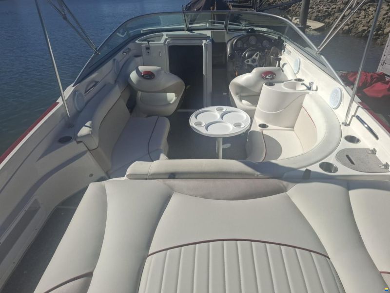 Rinker 246 Captiva Cuddy