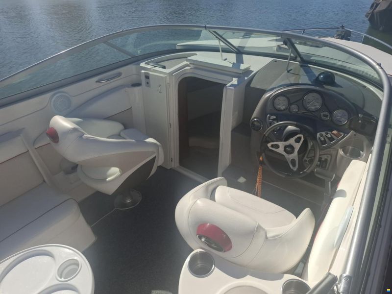 Rinker 246 Captiva Cuddy