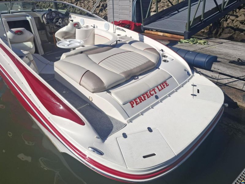 Rinker 246 Captiva Cuddy