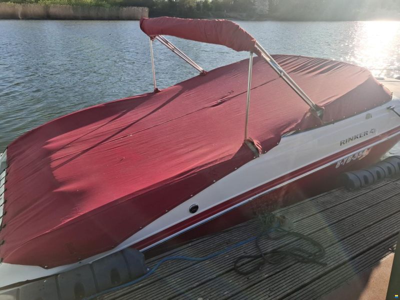 Rinker 246 Captiva Cuddy